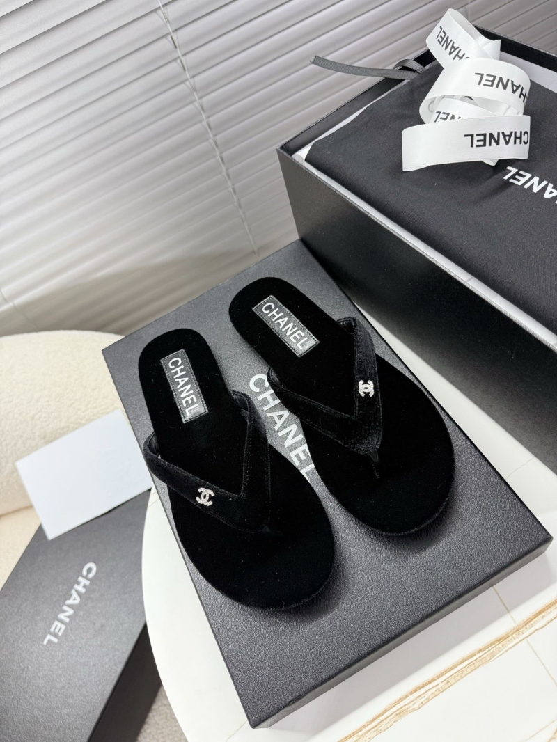 Ch**el slippers